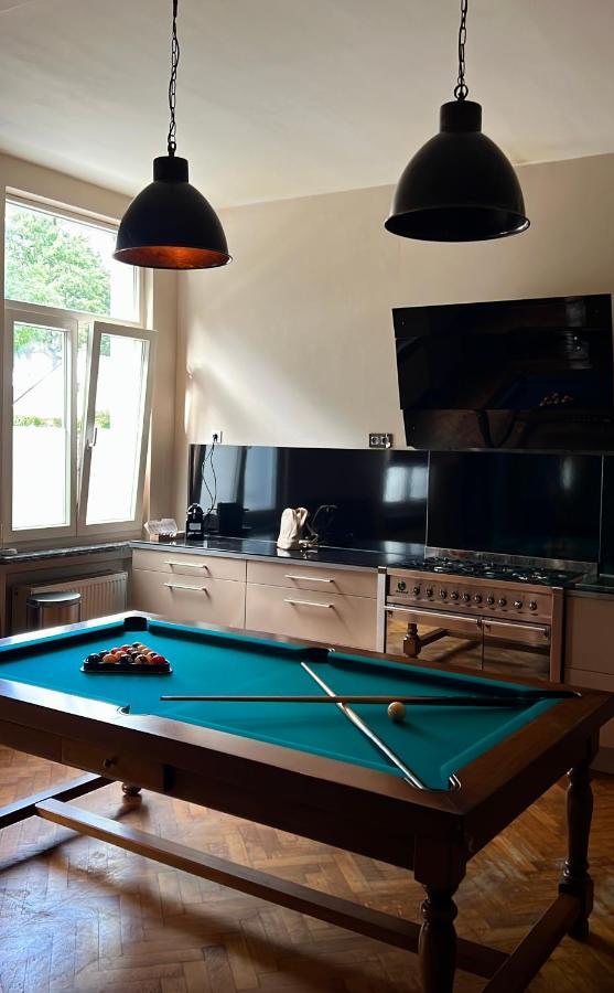 Capsule Casino - Jacuzzi - Billard - Netflix - Console & Jeux Apartment Mons Bagian luar foto