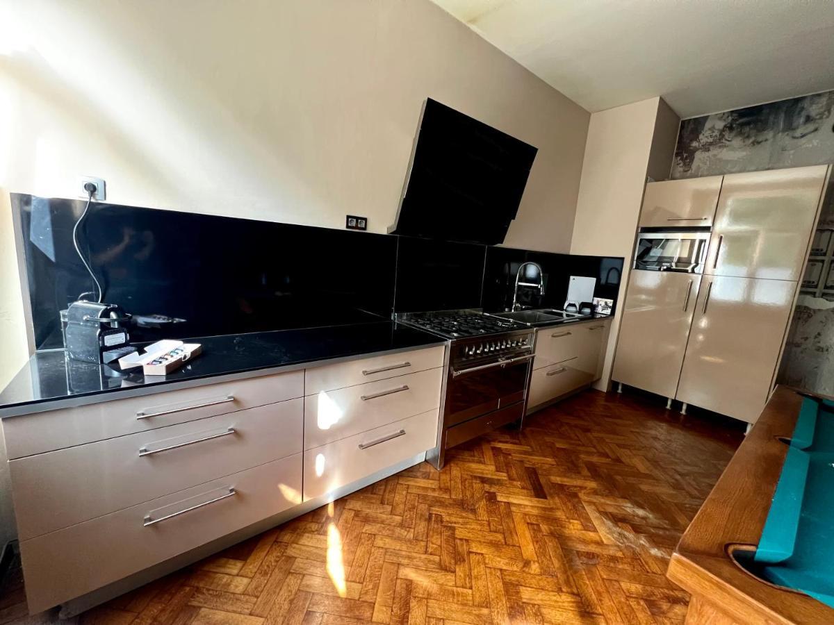 Capsule Casino - Jacuzzi - Billard - Netflix - Console & Jeux Apartment Mons Bagian luar foto